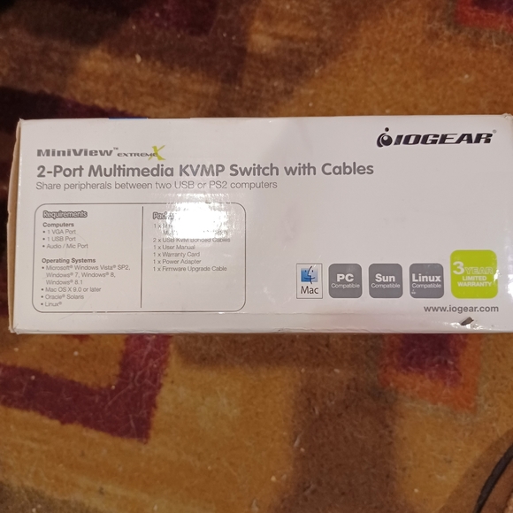 Iogear 2-port multimedia KVMP switch with cables - Picture 6 of 6